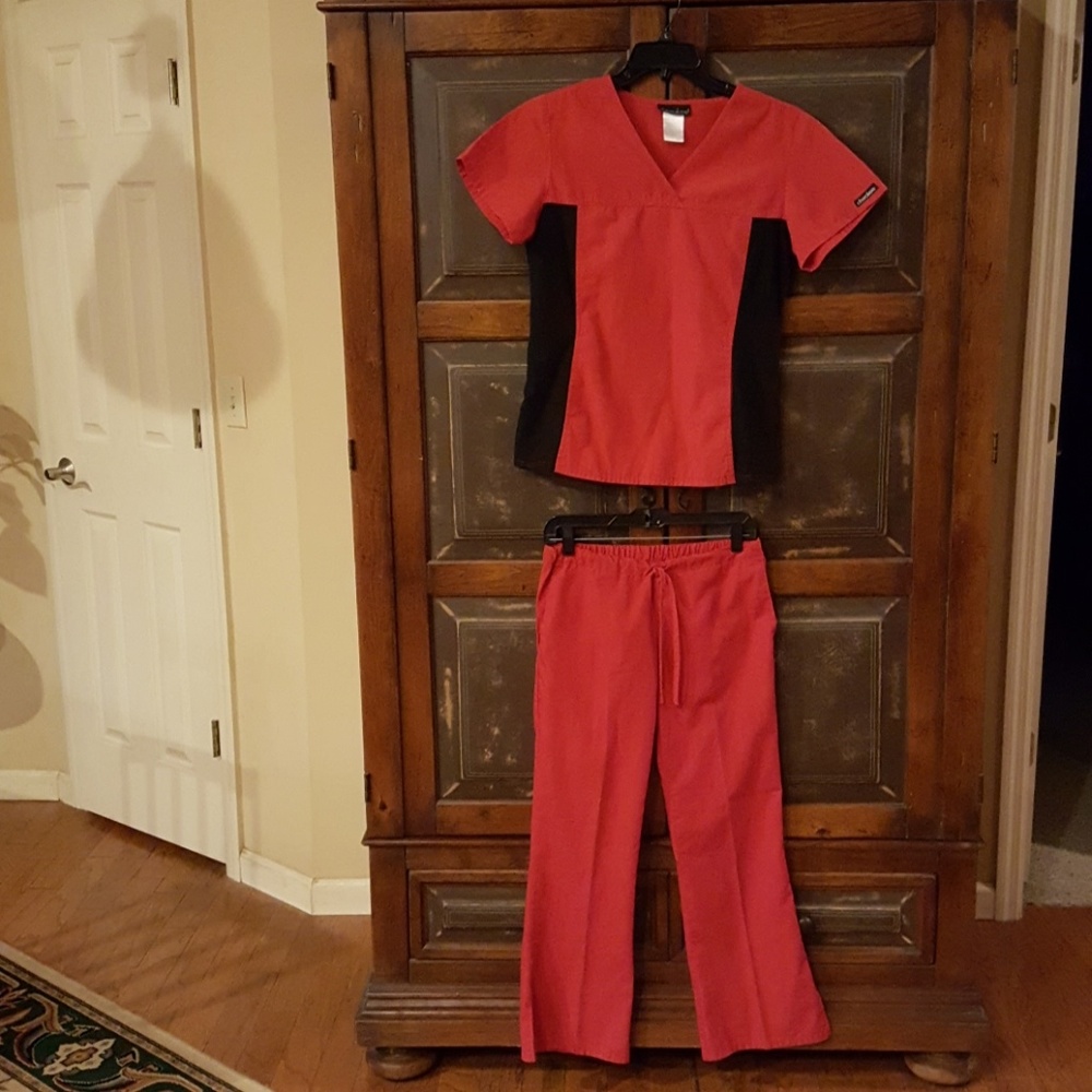 Women's scrubs size small